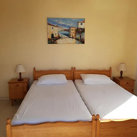 阿里雷纳度假公寓酒店 Paphos