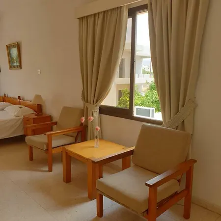 阿里雷纳度假公寓酒店 Paphos